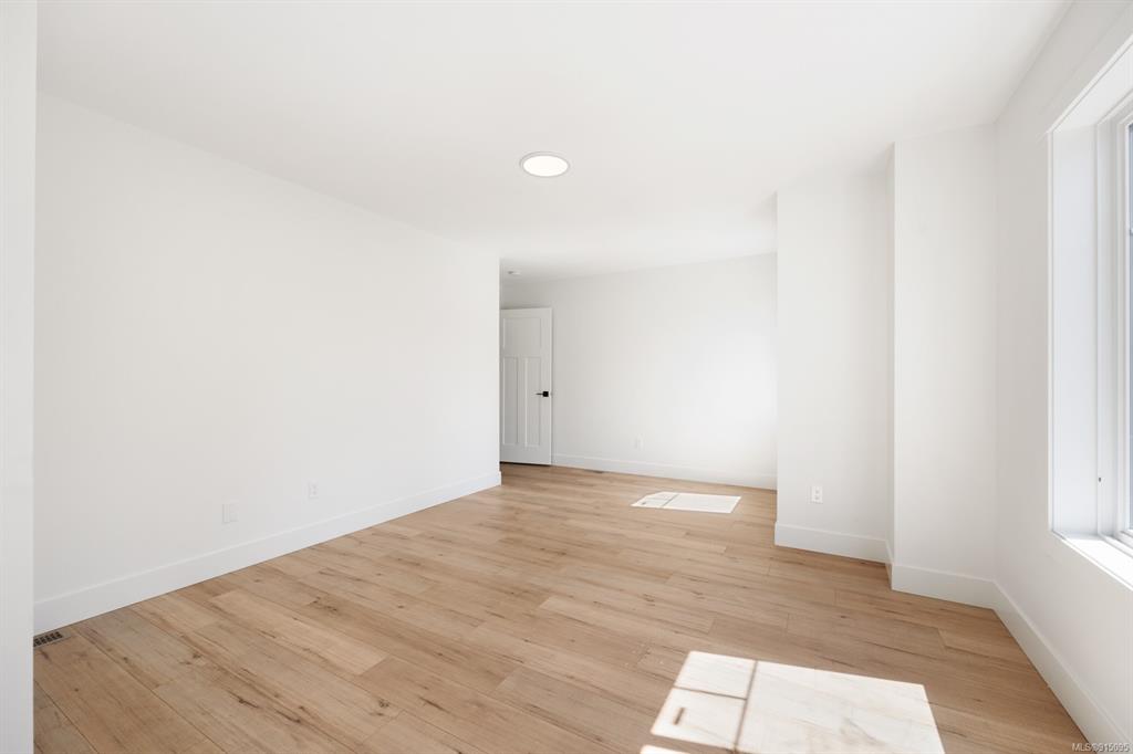 2828 Maryport Avenue, Cumberland, BC, V0R 1S0 - 14