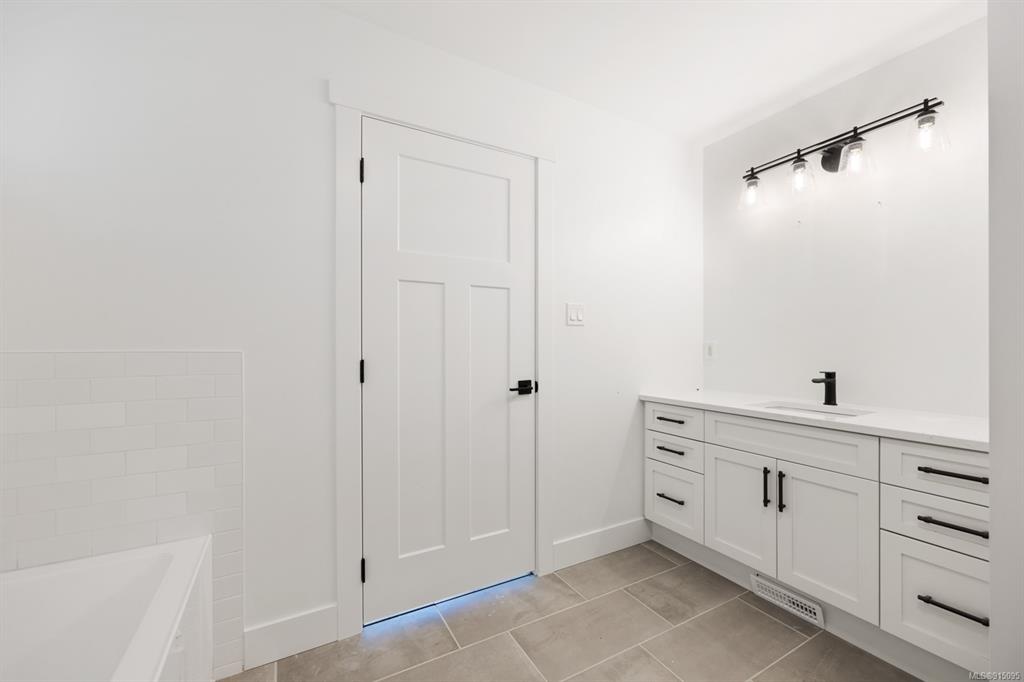 2828 Maryport Avenue, Cumberland, BC, V0R 1S0 - 19