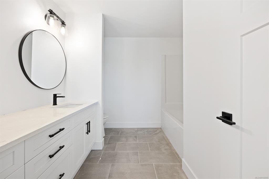 2828 Maryport Avenue, Cumberland, BC, V0R 1S0 - 24