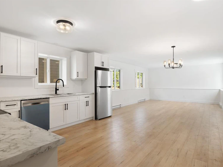 2828 Maryport Avenue, Cumberland, BC, V0R 1S0 - 28