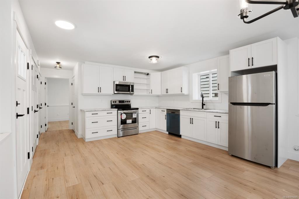 2828 Maryport Avenue, Cumberland, BC, V0R 1S0 - 32