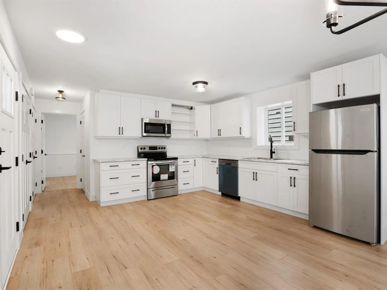 2828 Maryport Avenue, Cumberland, BC, V0R 1S0 - 32