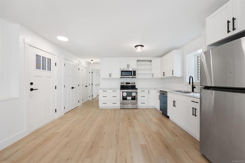 2828 Maryport Avenue, Cumberland, BC, V0R 1S0 - 33