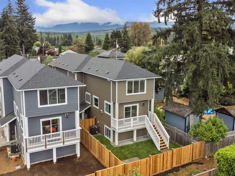 2828 Maryport Avenue, Cumberland, BC, V0R 1S0 - 42