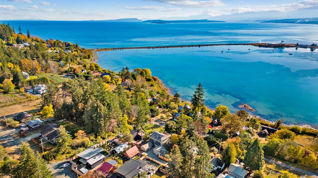 1304 Midden Road, Comox, BC, V9M 2R6 - 2