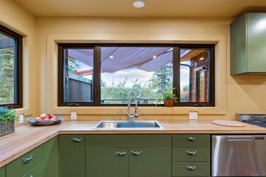 1304 Midden Road, Comox, BC, V9M 2R6 - 16