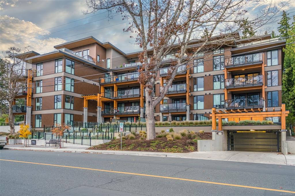 109-1700 Balmoral Avenue, Comox, BC, V9M 2N1