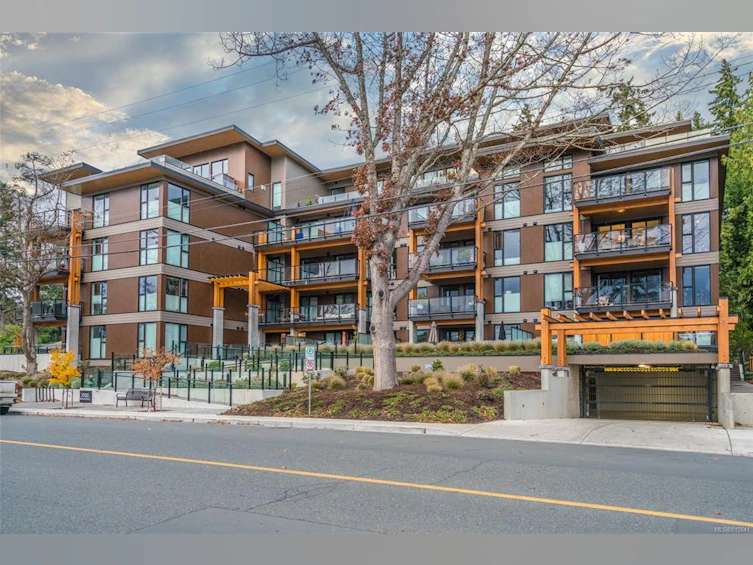 109-1700 Balmoral Avenue, Comox, BC, V9M 2N1
