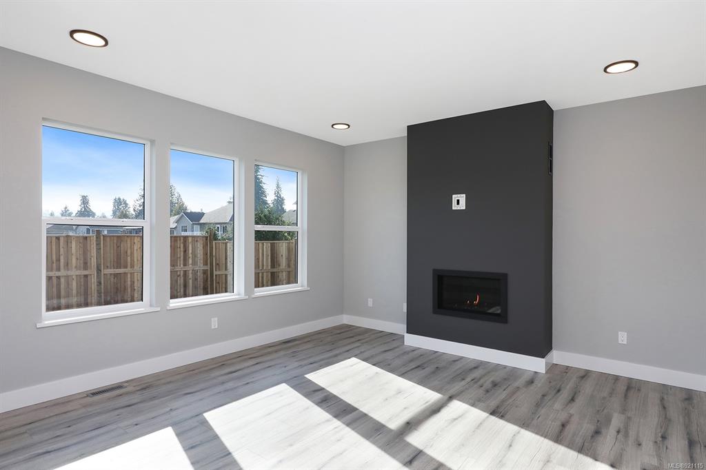 2721 Maple Street, Cumberland, BC, V0R 1S0 - 6