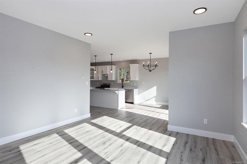 2721 Maple Street, Cumberland, BC, V0R 1S0 - 8