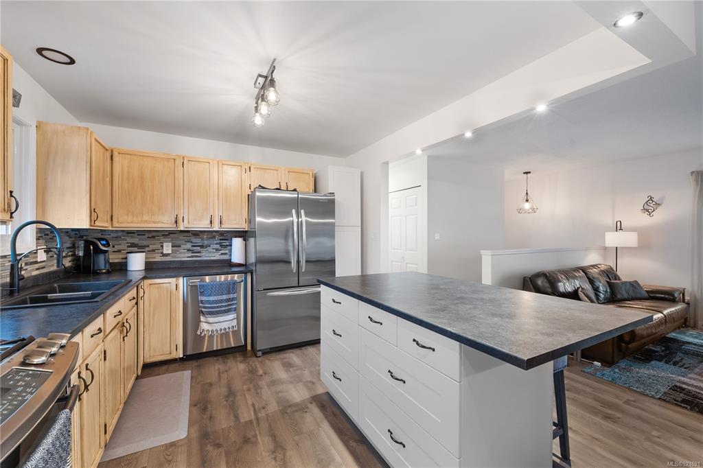 2450 Grant Avenue, Courtenay, BC, V9N 7M3 - 7