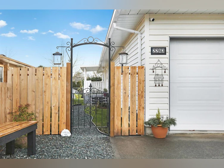 2263 E 6th Street, Courtenay, BC, V9N 7T8