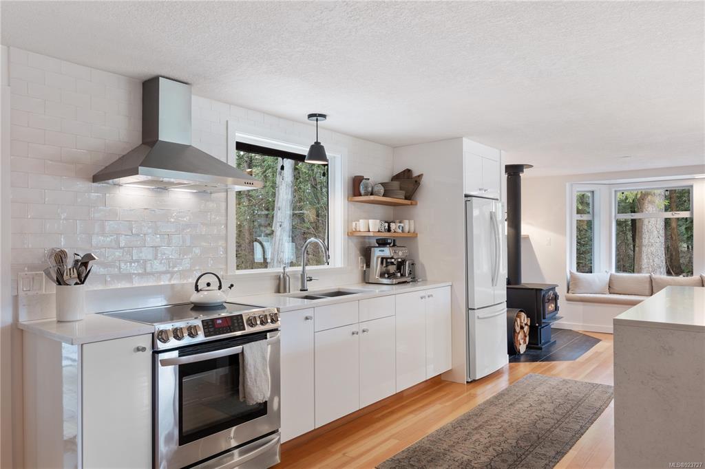 2933 Baird Road, Cumberland, BC, V9N 9N6 - 21