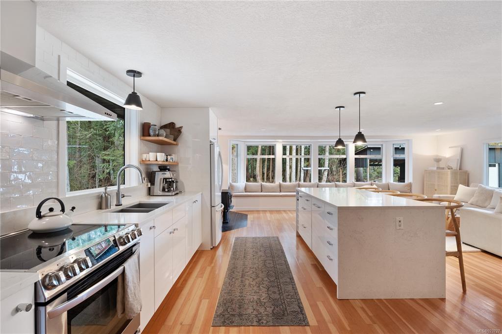 2933 Baird Road, Cumberland, BC, V9N 9N6 - 22
