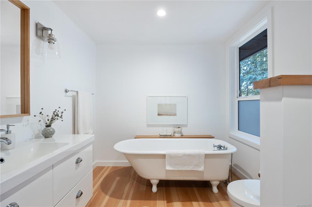 2933 Baird Road, Cumberland, BC, V9N 9N6 - 38
