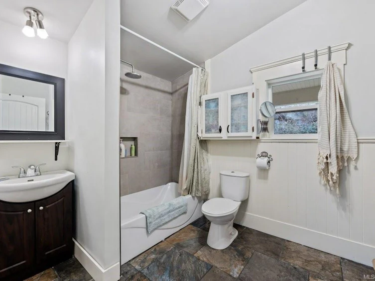 6470 Mystery Beach Road, Union Bay, BC, V0R 1W0 - 38