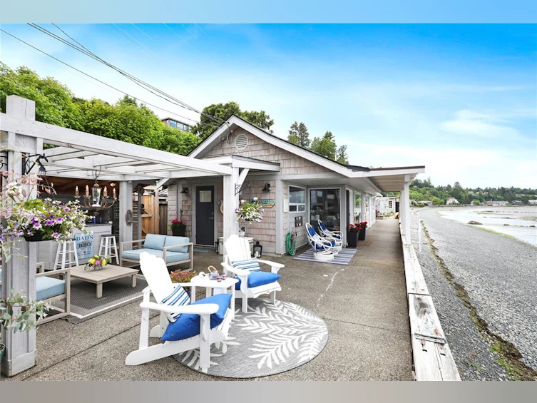 2935 W Island Highway, Qualicum Beach, BC, V9K 2H2