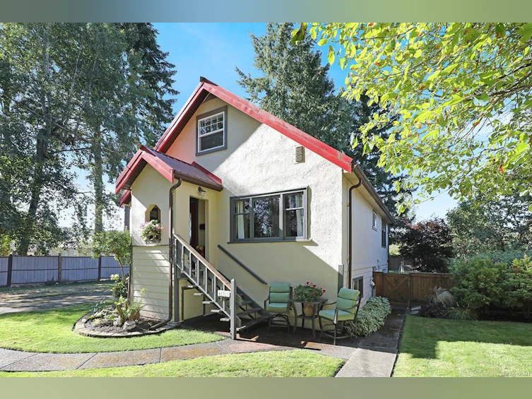 621 Menzies Avenue, Courtenay, BC, V9N 3C3