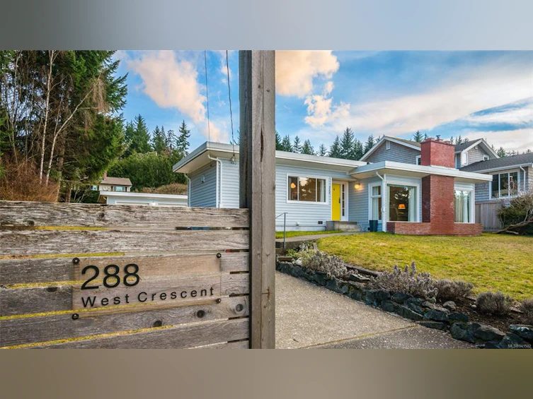288 Crescent Road, Qualicum Beach, BC, V9K 1J9