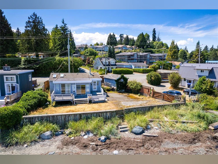 3257 Island Highway, Qualicum Beach, BC, V9K 2C6