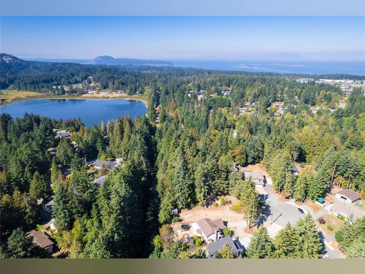 67 Lake Place, Nanaimo, BC, V9T 5S1