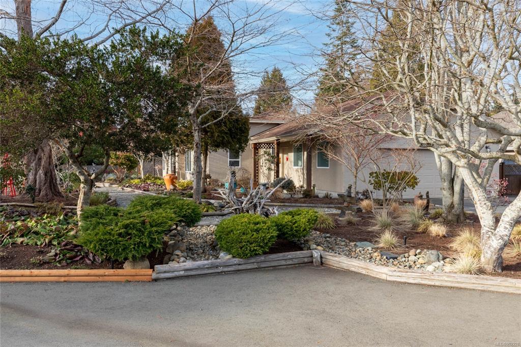 522 Eaglecrest Drive, Qualicum Beach, BC, V9K 1E8