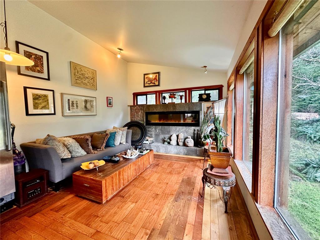 1498 Carrington Bay Road, Cortes Island, BC, V0P 1Z0 - 2