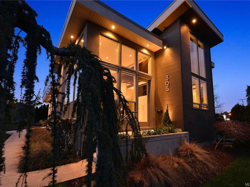 305 Arnold Avenue, Victoria BC V8S 3L6
