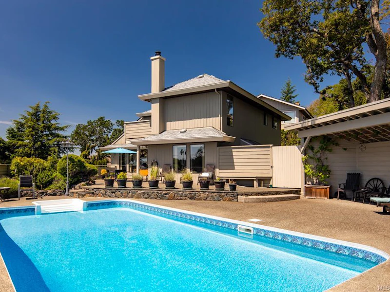 872 Denford Crescent, Saanich BC V8X 4N1