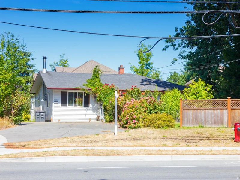 4563 West Saanich Road, Saanich BC