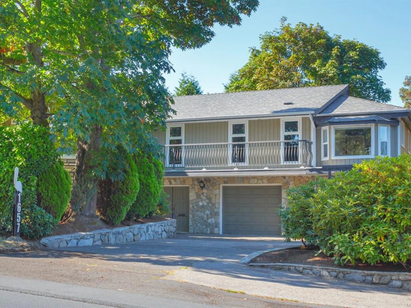 1657 Ash Road, Saanich BC V8N 2T2