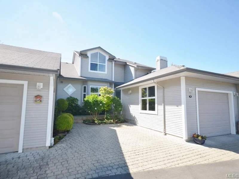 6 - 3633 Cedar Hill Road, Saanich BC V8P 3Z3