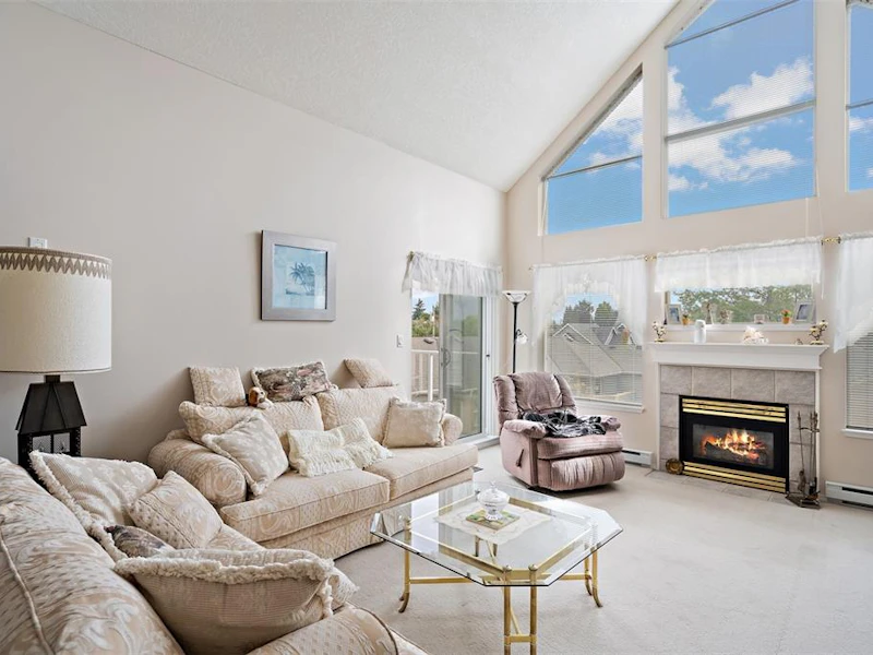 307 - 2278 James White Boulevard, Sidney BC V8L 1Z4