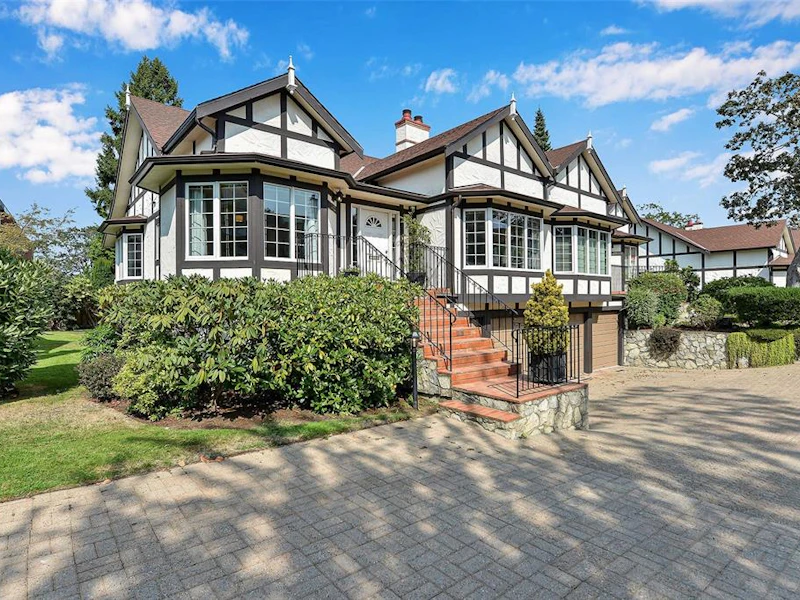 2122 Granite Street, Oak Bay BC V8S 3G6