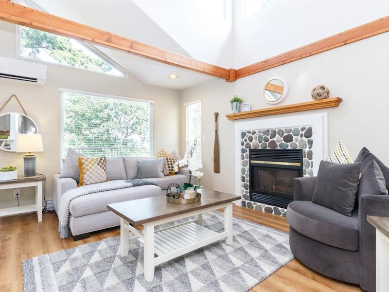 1012 Dunkirk Lane, Saanich BC V9A 2H5