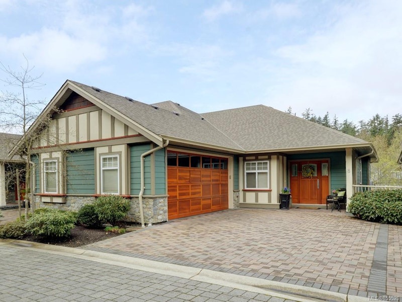 8 - 3957 South Valley Drive, Saanich BC V8Z 0C2