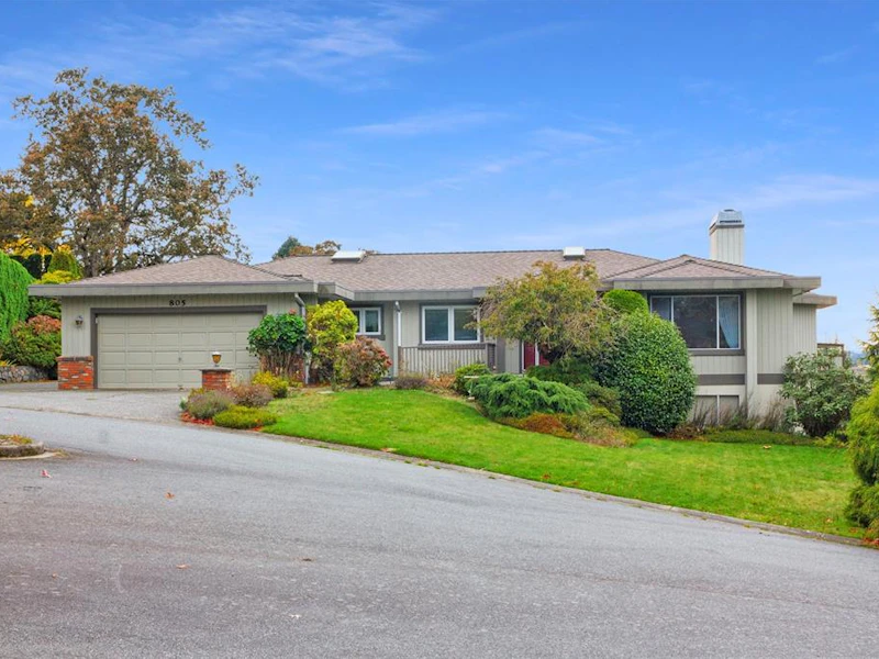 805 Summerwood Place, Saanich BC V8X 5C9