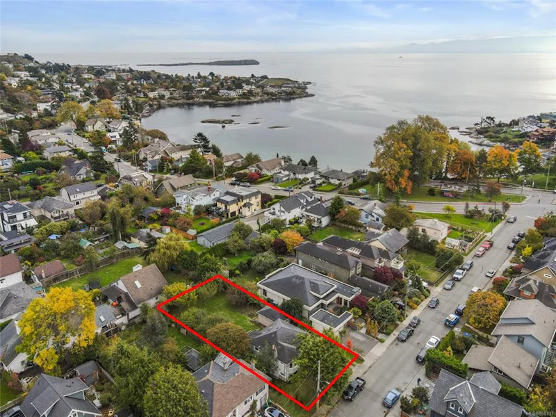 261 Richmond Avenue, Victoria BC V8S 3X9
