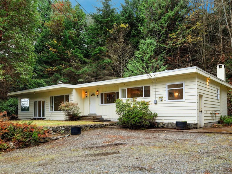 4992 Lochside Drive, Saanich BC V8Y 2E4
