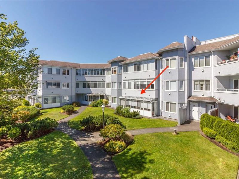 102 - 3931 Shelbourne Street, Saanich BC V8P 4H9