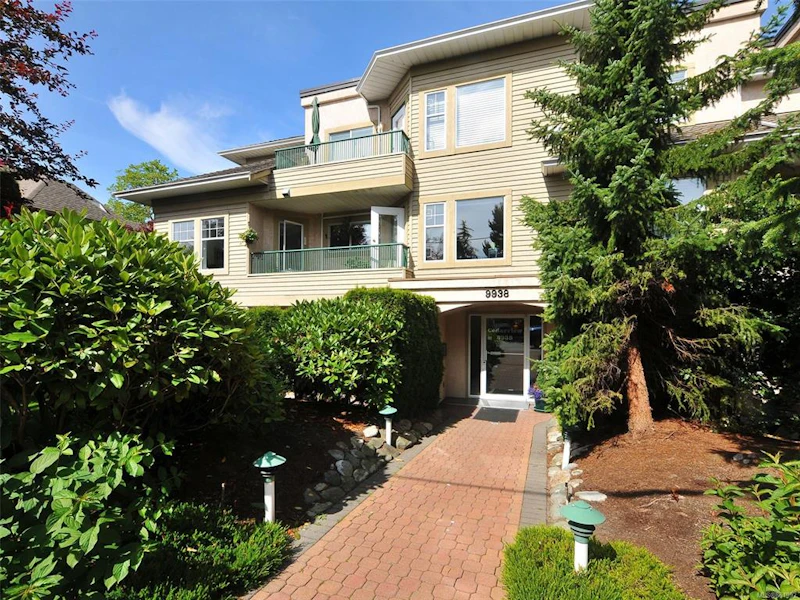 204 - 9938 Fourth Street, Sidney BC V8L 2Z7
