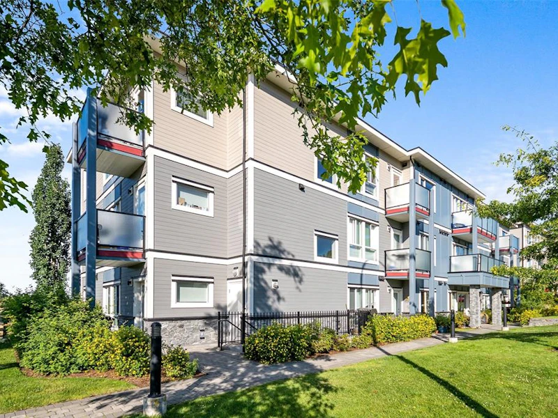 302 - 4050 Douglas Street, Saanich BC