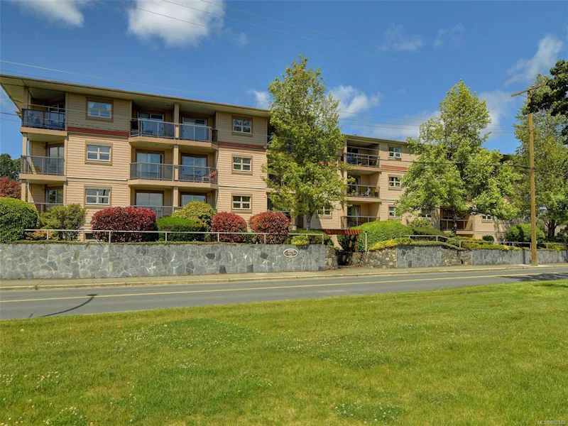208 - 1694 Cedar Hill Cross Road, Oak Bay BC V8P 2P7
