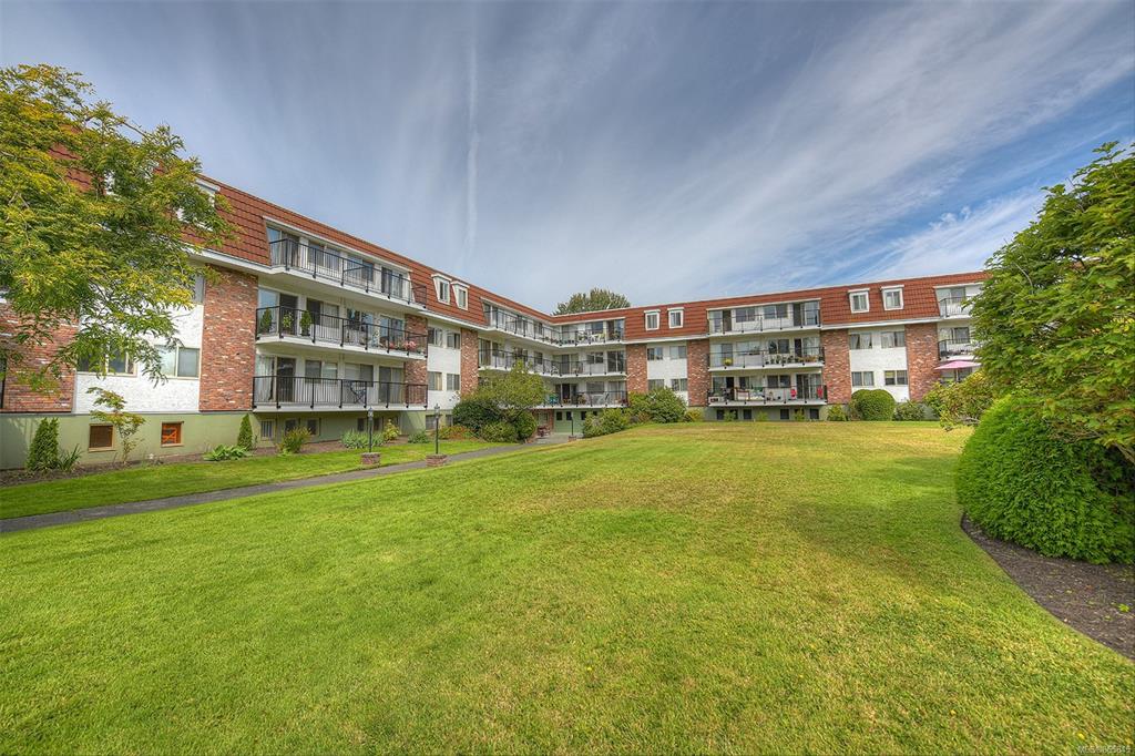 317-1680 Poplar Avenue, Saanich, BC, V8P 4K7