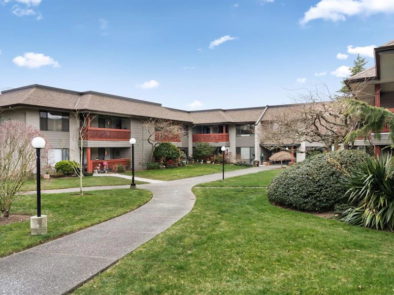 102 - 10110 Fifth Street, Sidney BC V8L 2X9