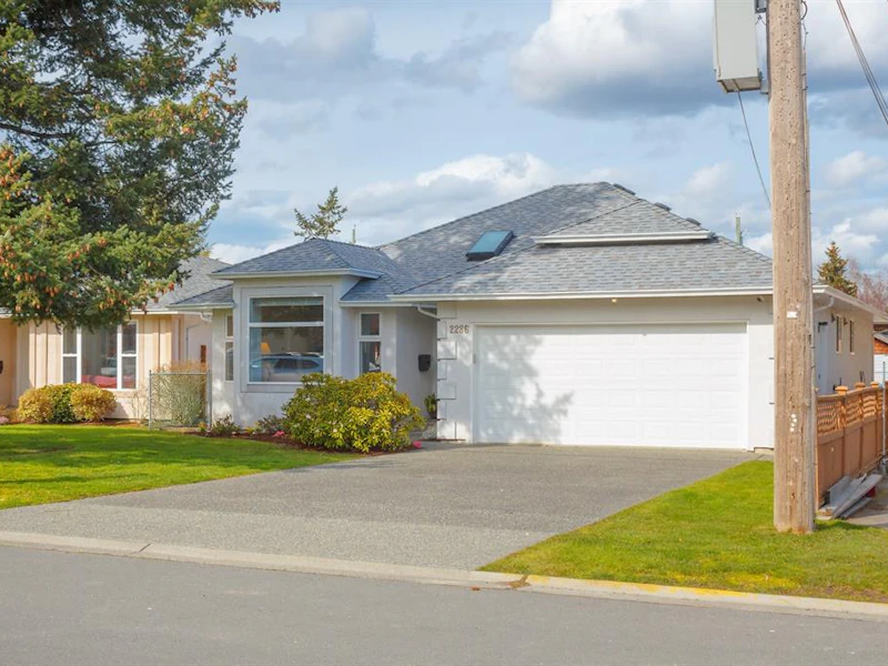 2286 Mills Road, Sidney BC V8L 2C4