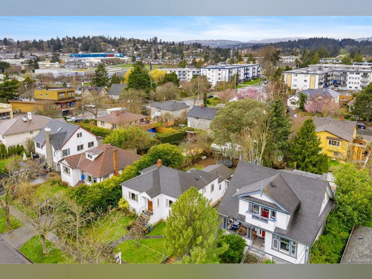 1322-1324 Burleith Crescent, Victoria, BC, V9A 5X8