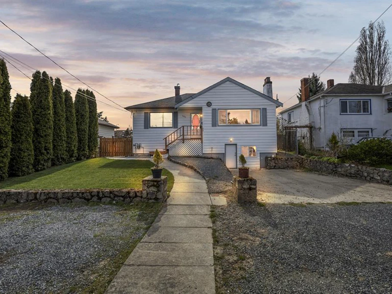 463 Walter Avenue, Saanich BC V9A 2E6