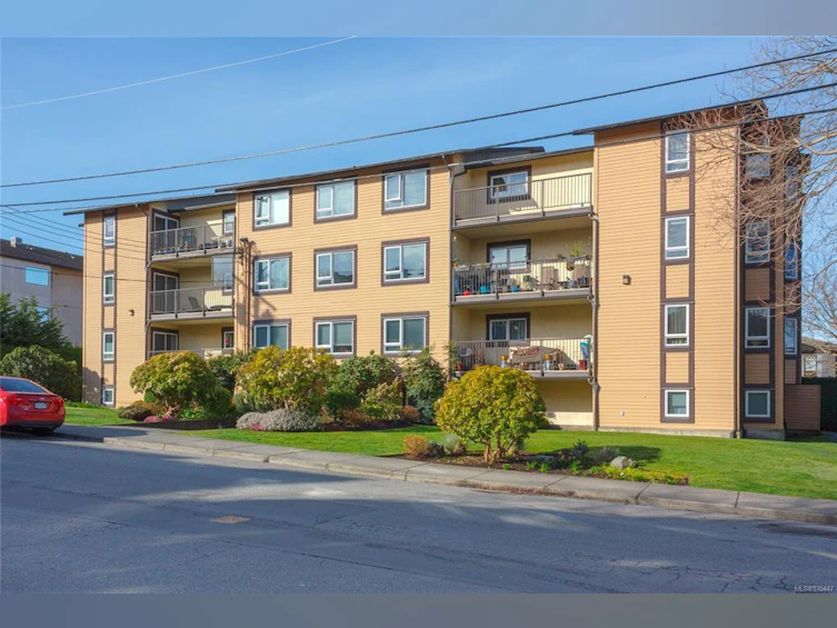 304-3258 Alder Street, Saanich, BC, V8X 1P2