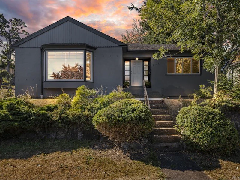 1117 Finlayson Street, Victoria BC V8T 2T8